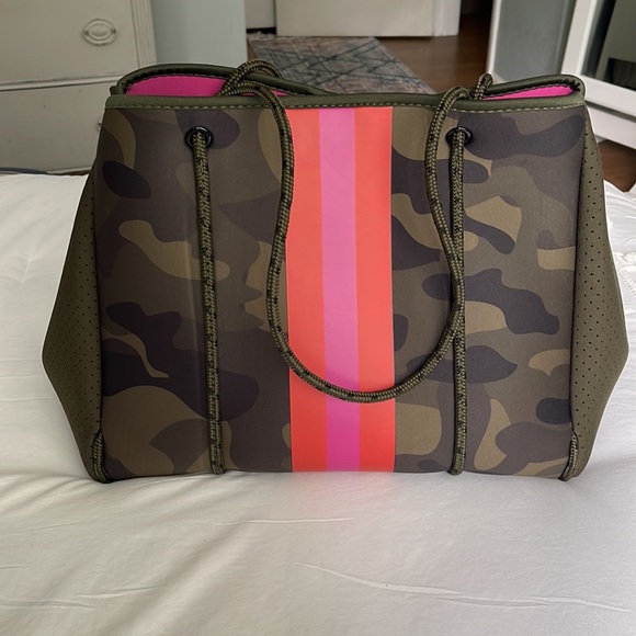 Social Threads Hello Happiness Camo Striped Neoprene Tote and Crossbody Bag - Picture 4 of 15